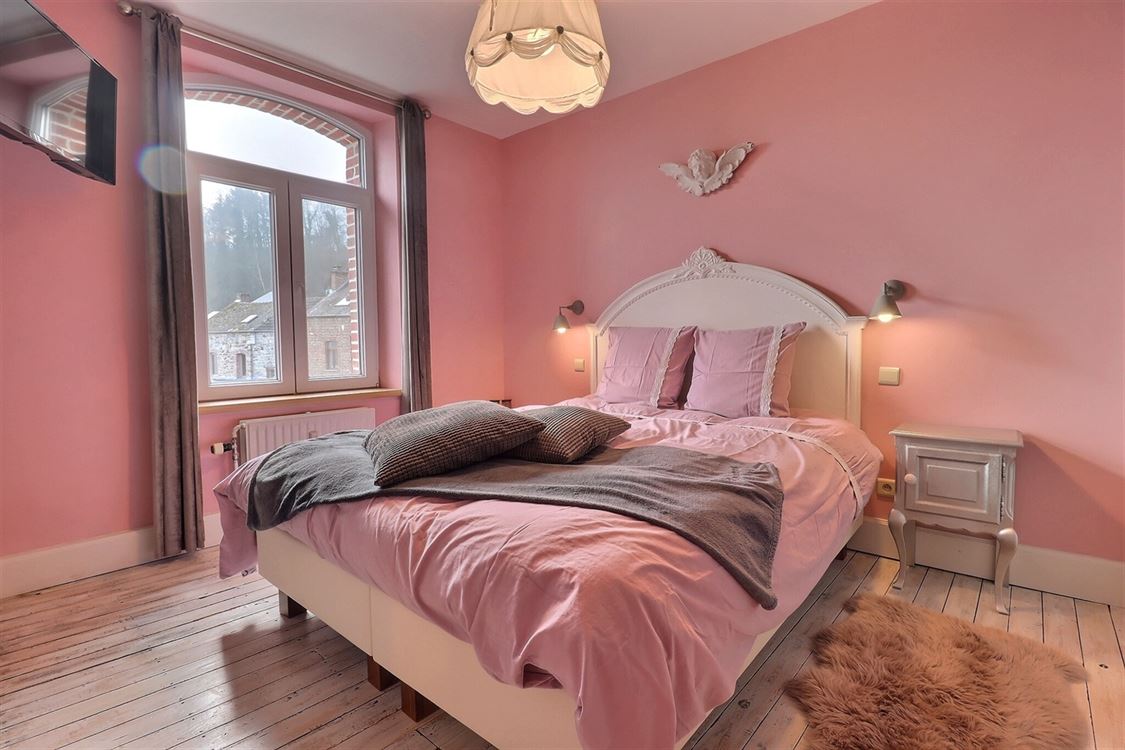 Villa/maison/ferme à ANNEVOIE-ROUILLON (18 chambres)