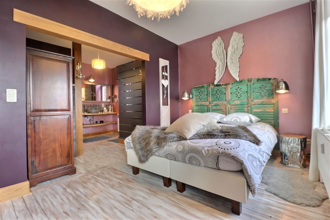 Villa/maison/ferme à ANNEVOIE-ROUILLON (18 chambres)