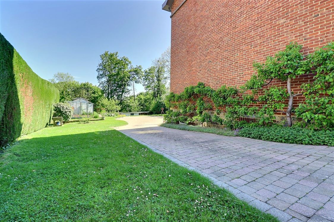 Villa/maison/ferme à BOUGE (5 chambres)