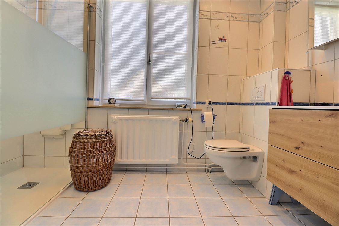 Villa/maison/ferme à BOUGE (5 chambres)