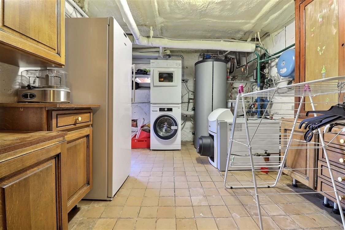 Villa/maison/ferme à BOUGE (5 chambres)