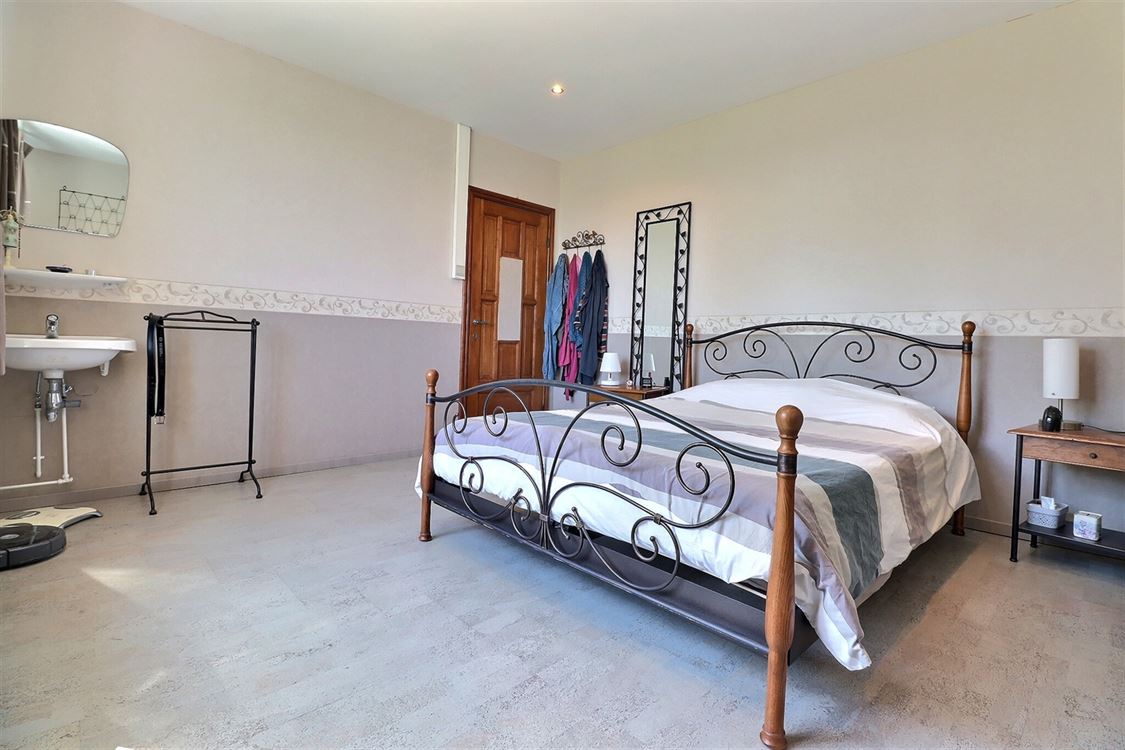 Villa/maison/ferme à BOUGE (5 chambres)