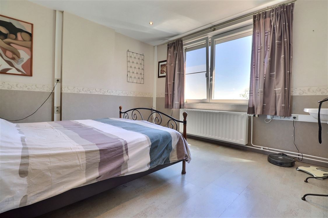 Villa/maison/ferme à BOUGE (5 chambres)