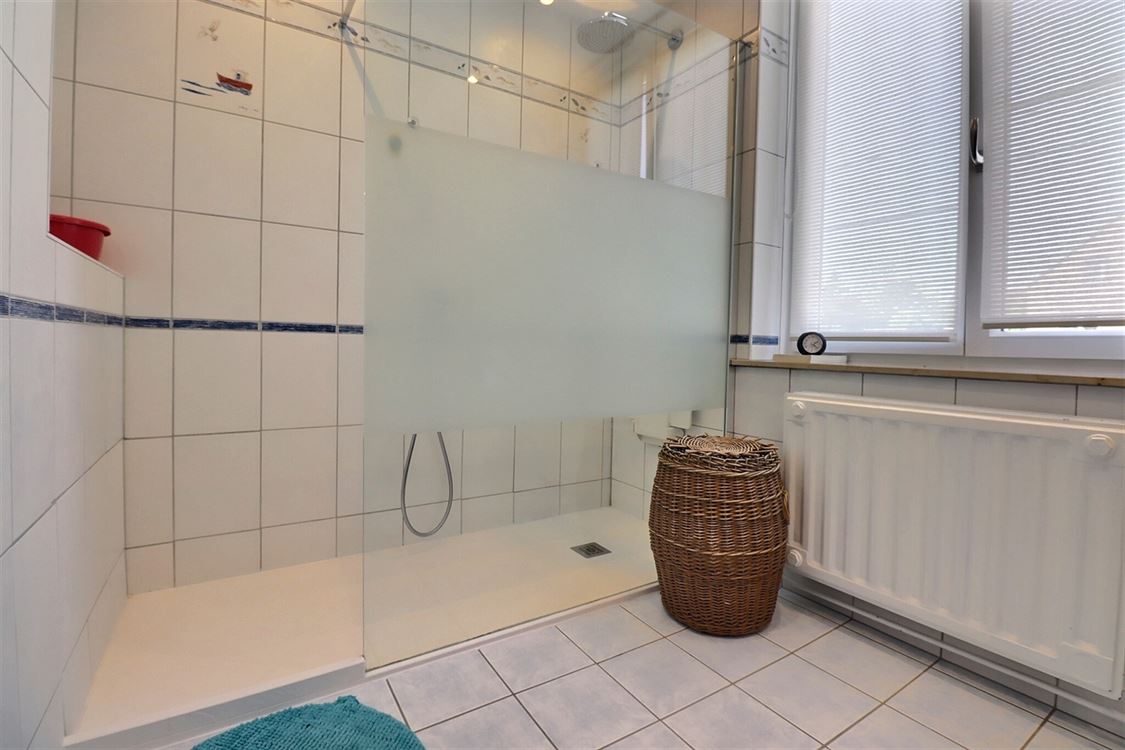 Villa/maison/ferme à BOUGE (5 chambres)