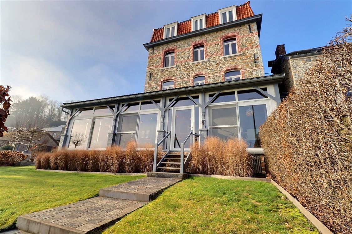 Villa/maison/ferme à ANNEVOIE-ROUILLON (18 chambres)