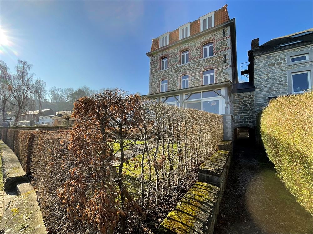 Villa/maison/ferme à ANNEVOIE-ROUILLON (18 chambres)