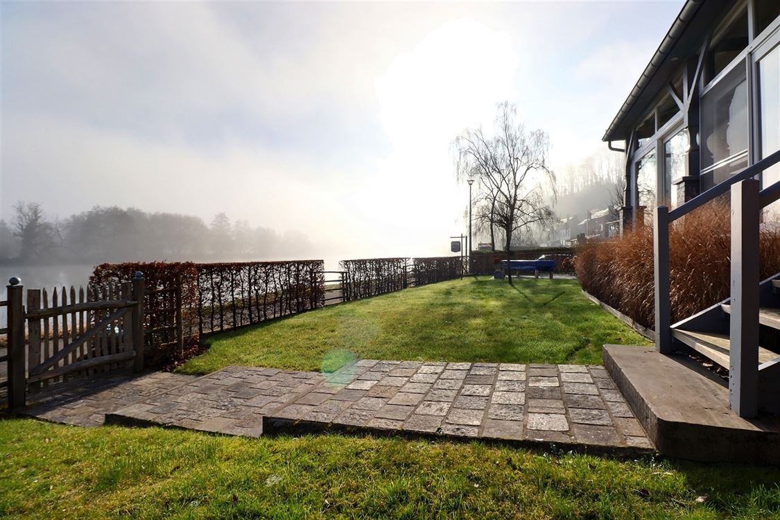 Villa/maison/ferme à ANNEVOIE-ROUILLON (18 chambres)