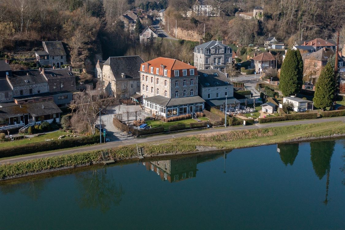Villa/maison/ferme à ANNEVOIE-ROUILLON (18 chambres)