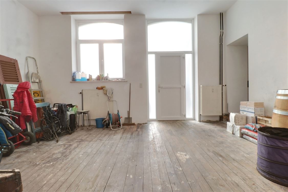 Villa/maison/ferme à ANNEVOIE-ROUILLON (18 chambres)