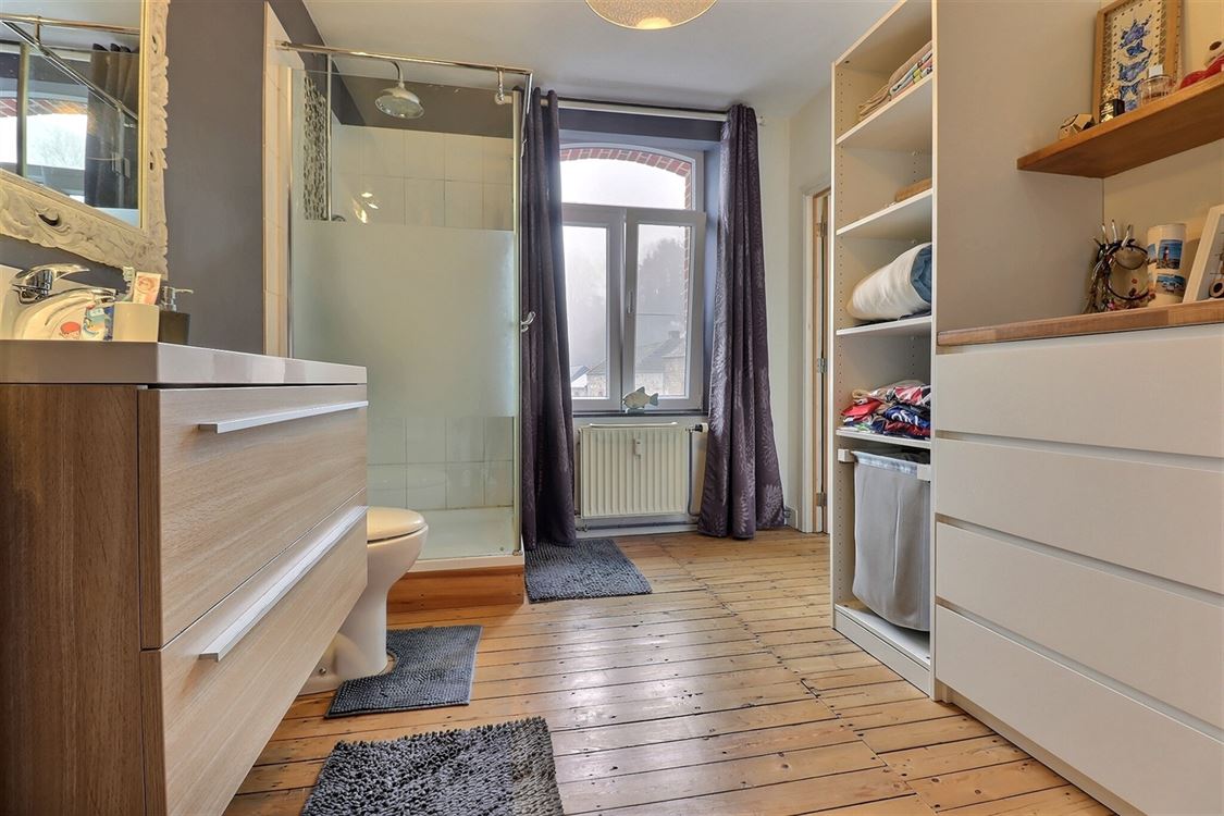 Villa/maison/ferme à ANNEVOIE-ROUILLON (18 chambres)