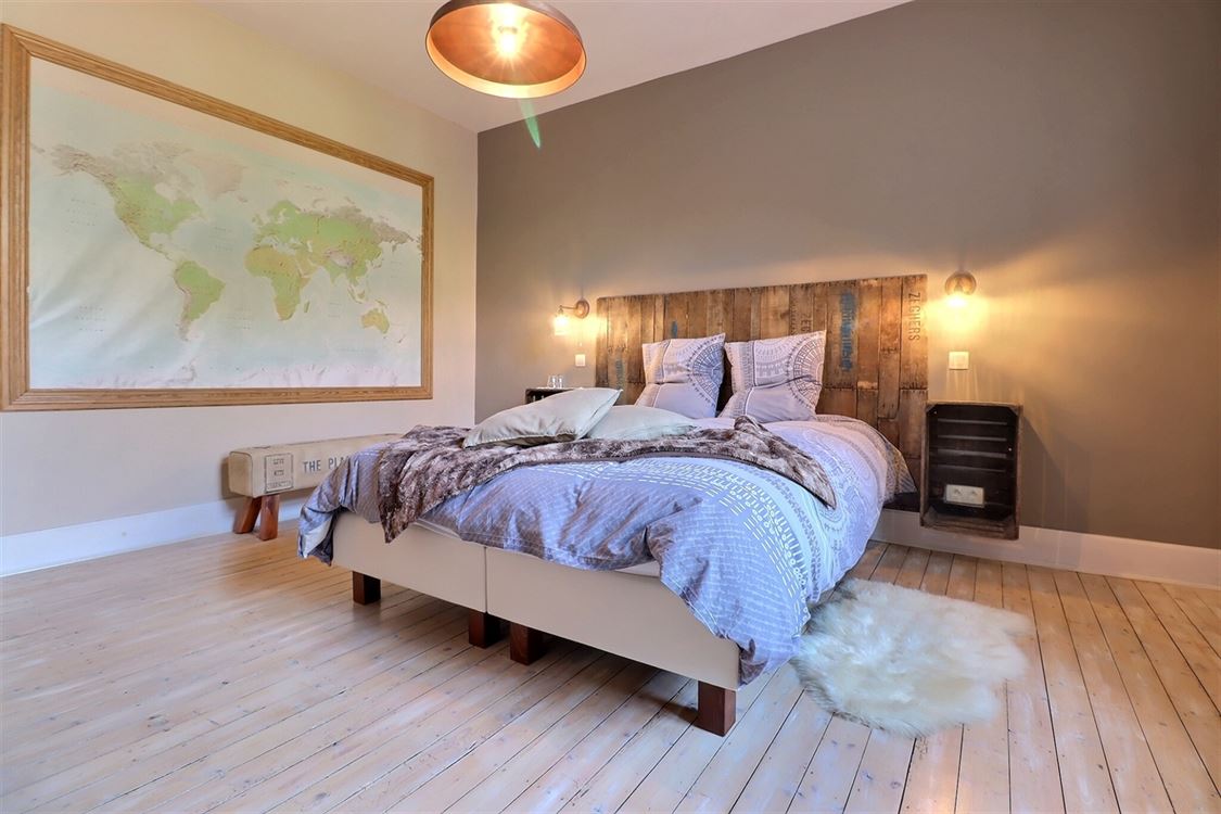 Villa/maison/ferme à ANNEVOIE-ROUILLON (18 chambres)