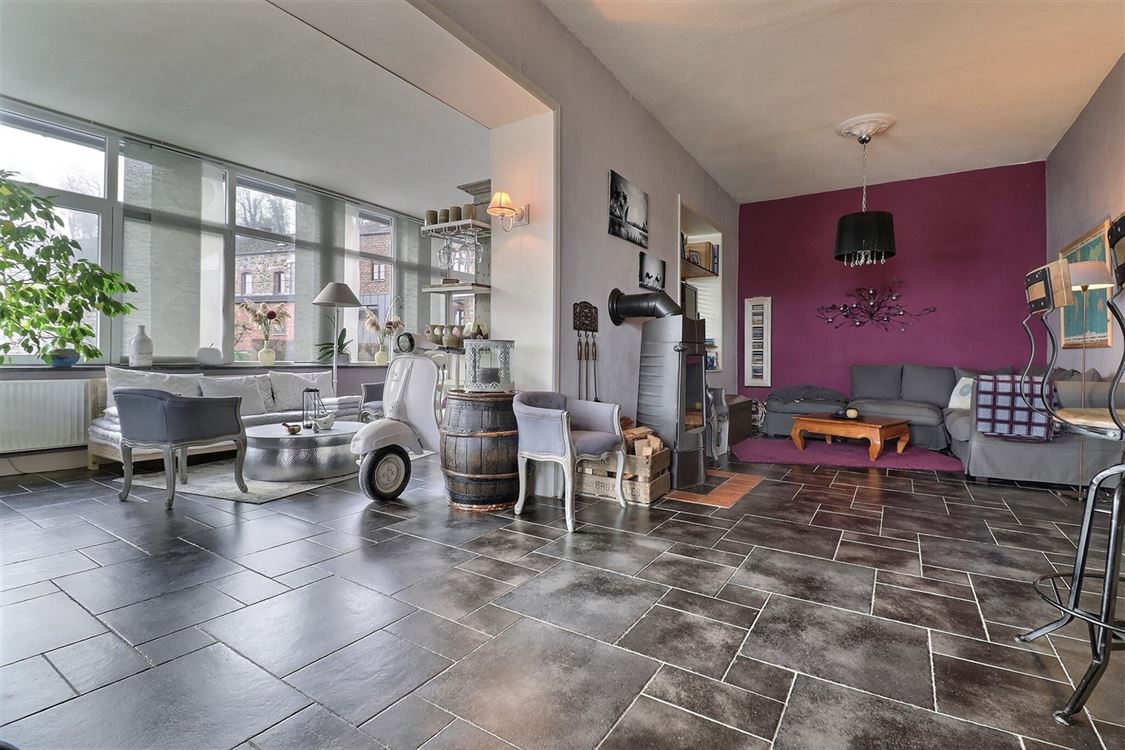 Villa/maison/ferme à ANNEVOIE-ROUILLON (18 chambres)