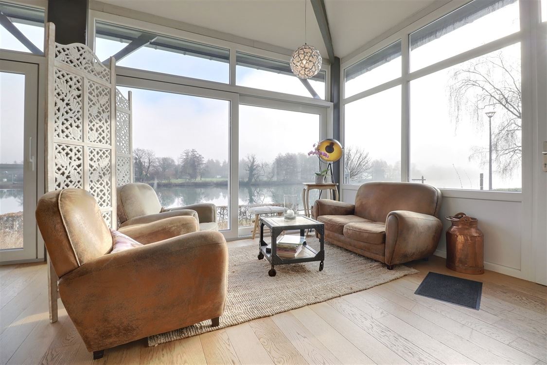 Villa/maison/ferme à ANNEVOIE-ROUILLON (18 chambres)