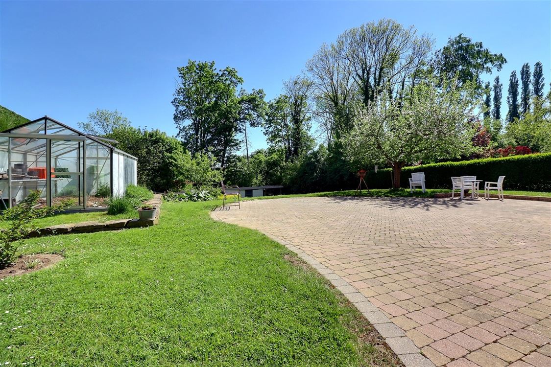 Villa/maison/ferme à BOUGE (5 chambres)