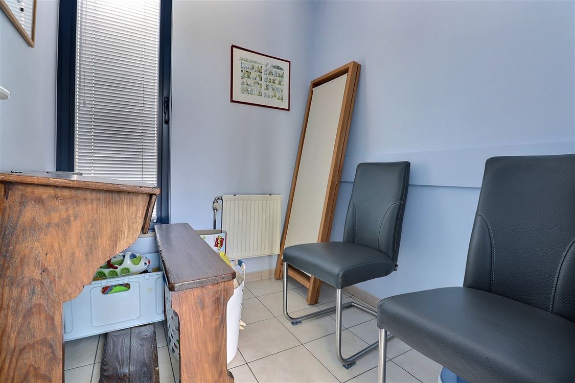 Villa/maison/ferme à BOUGE (5 chambres)