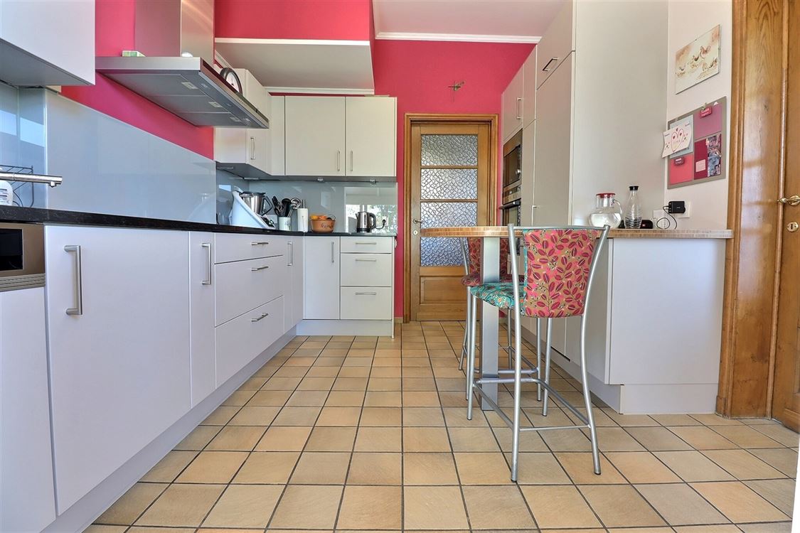 Villa/maison/ferme à BOUGE (5 chambres)