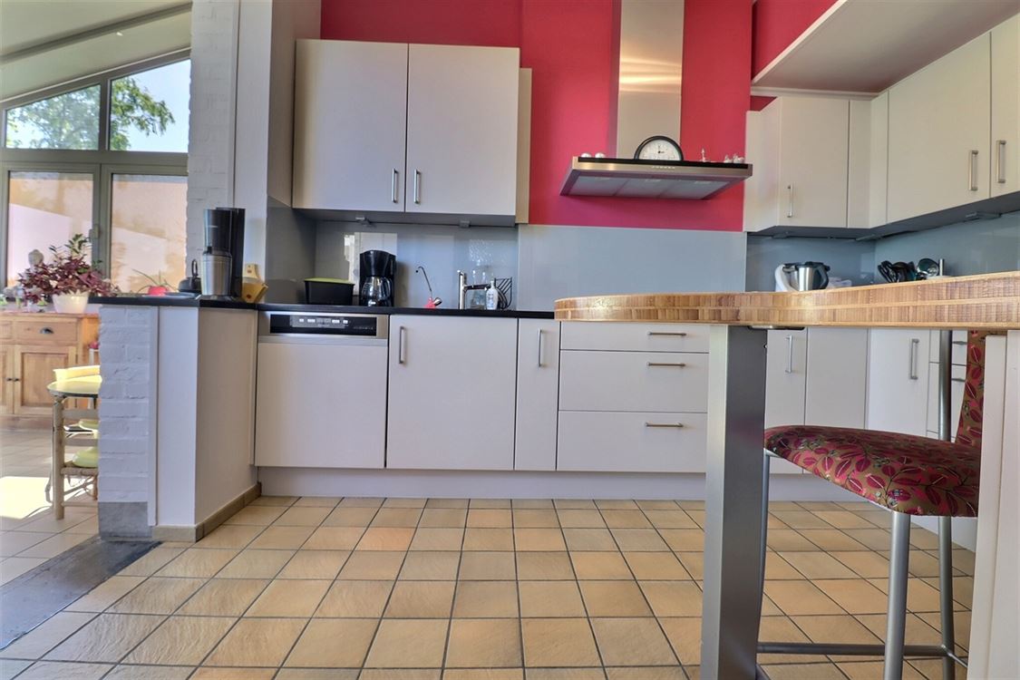 Villa/maison/ferme à BOUGE (5 chambres)