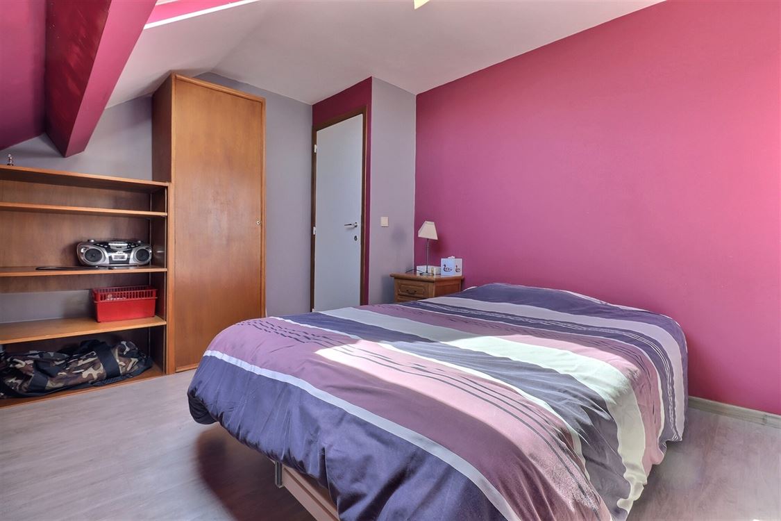 Villa/maison/ferme à BOUGE (5 chambres)