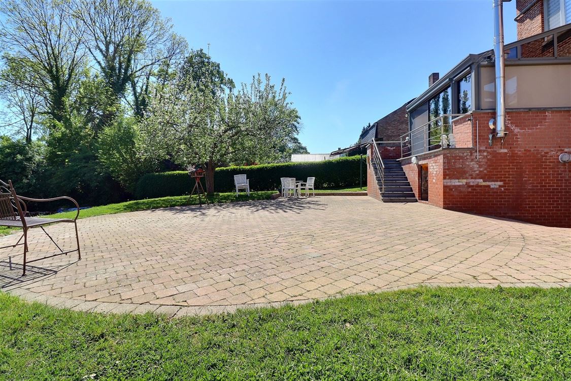 Villa/maison/ferme à BOUGE (5 chambres)