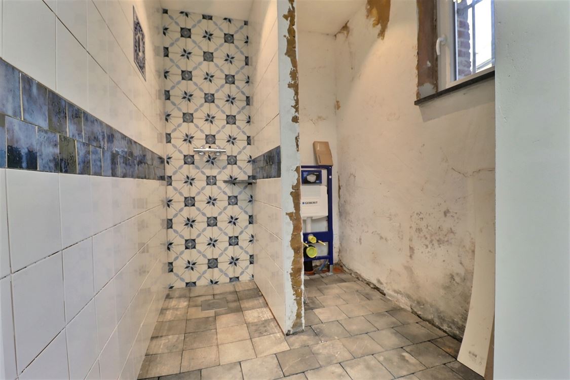 Villa/maison/ferme à ANNEVOIE-ROUILLON (18 chambres)