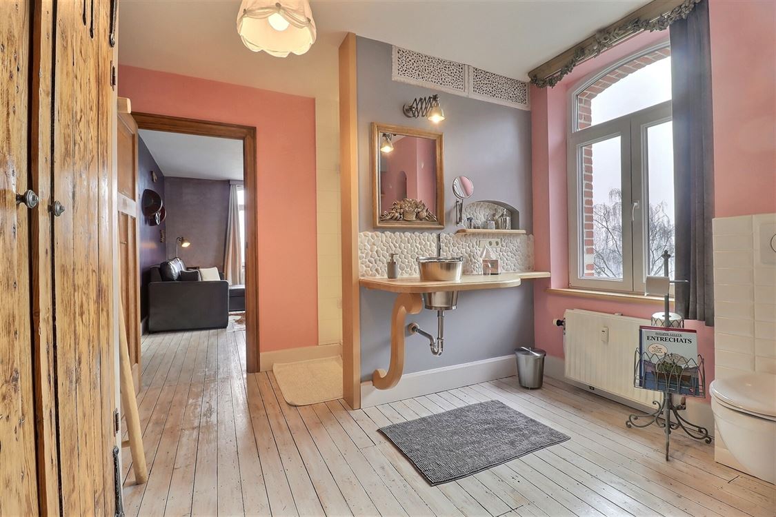 Villa/maison/ferme à ANNEVOIE-ROUILLON (18 chambres)