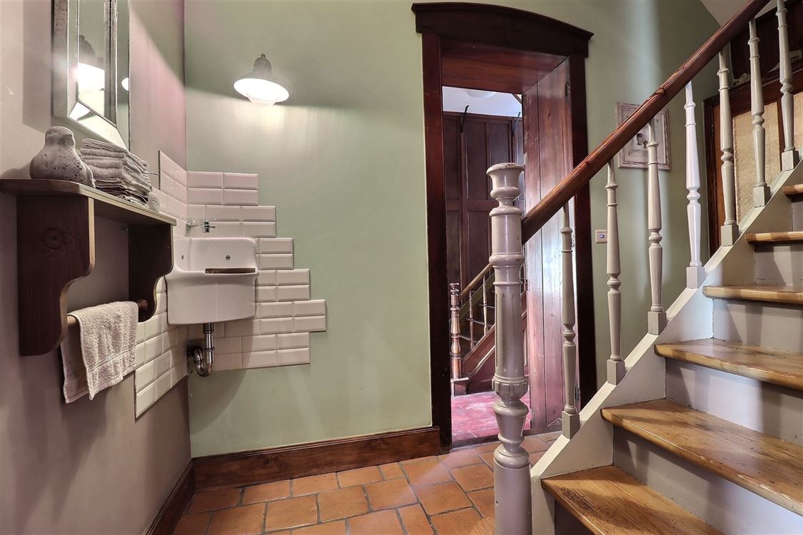 Villa/maison/ferme à ANNEVOIE-ROUILLON (18 chambres)