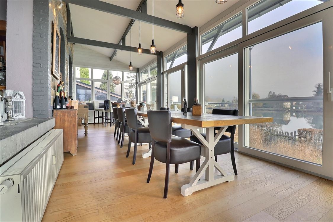 Villa/maison/ferme à ANNEVOIE-ROUILLON (18 chambres)