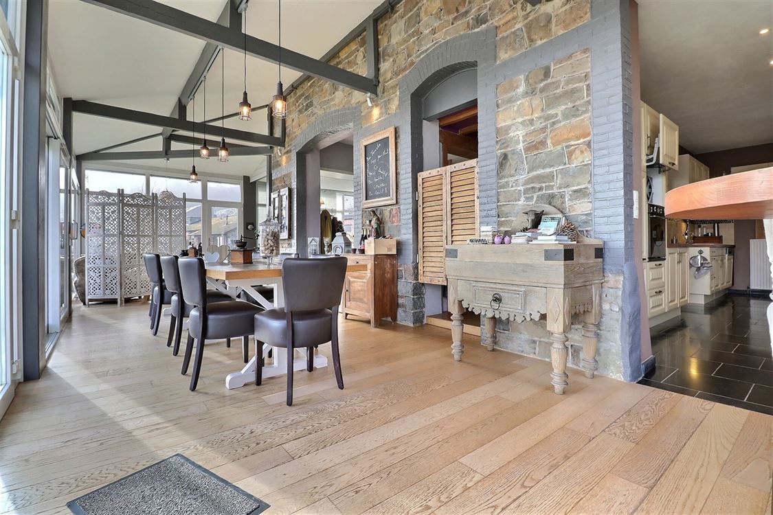 Villa/maison/ferme à ANNEVOIE-ROUILLON (18 chambres)