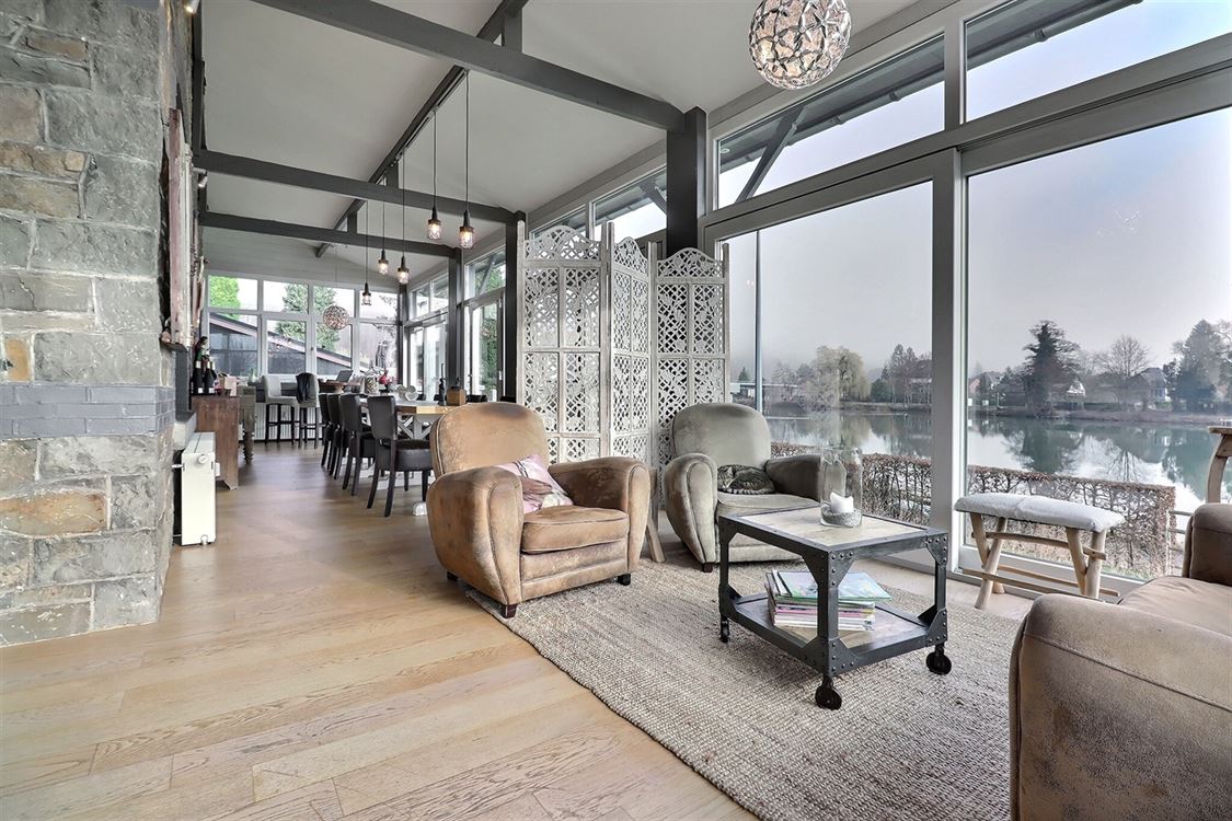 Villa/maison/ferme à ANNEVOIE-ROUILLON (18 chambres)