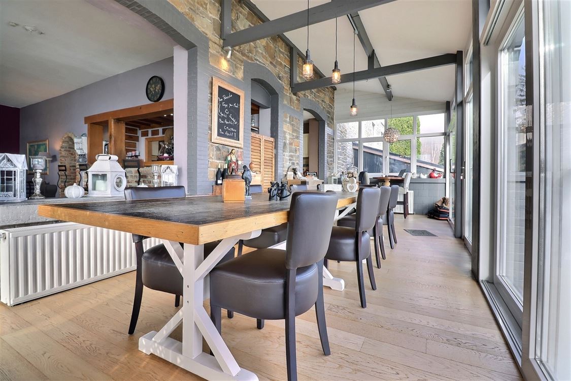 Villa/maison/ferme à ANNEVOIE-ROUILLON (18 chambres)