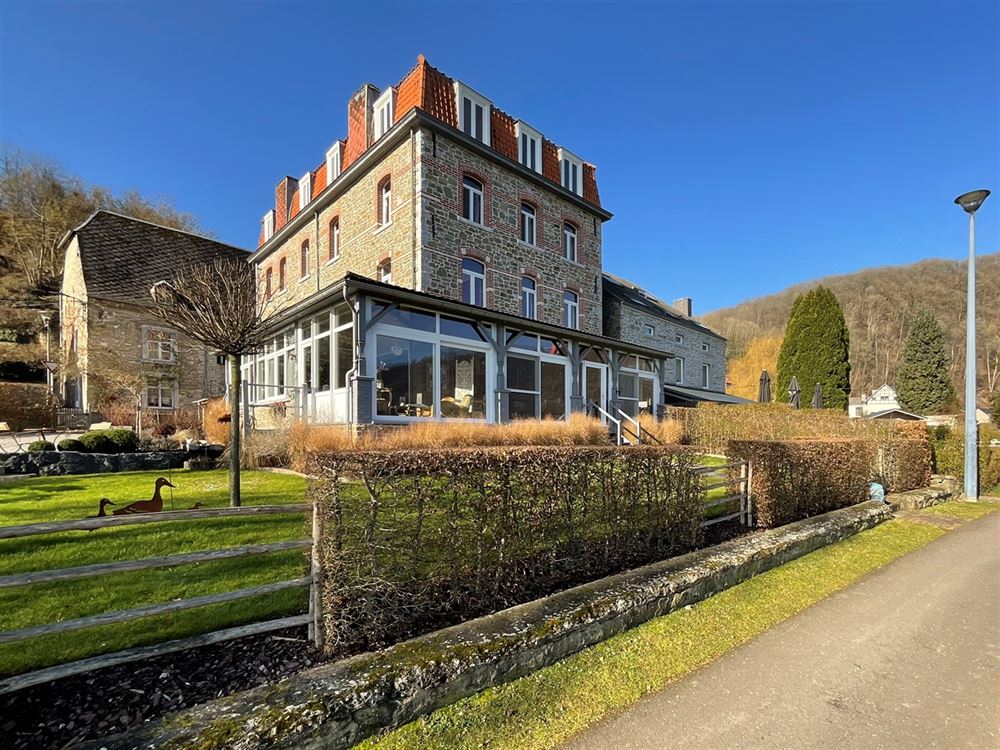 Villa/maison/ferme à ANNEVOIE-ROUILLON (18 chambres)