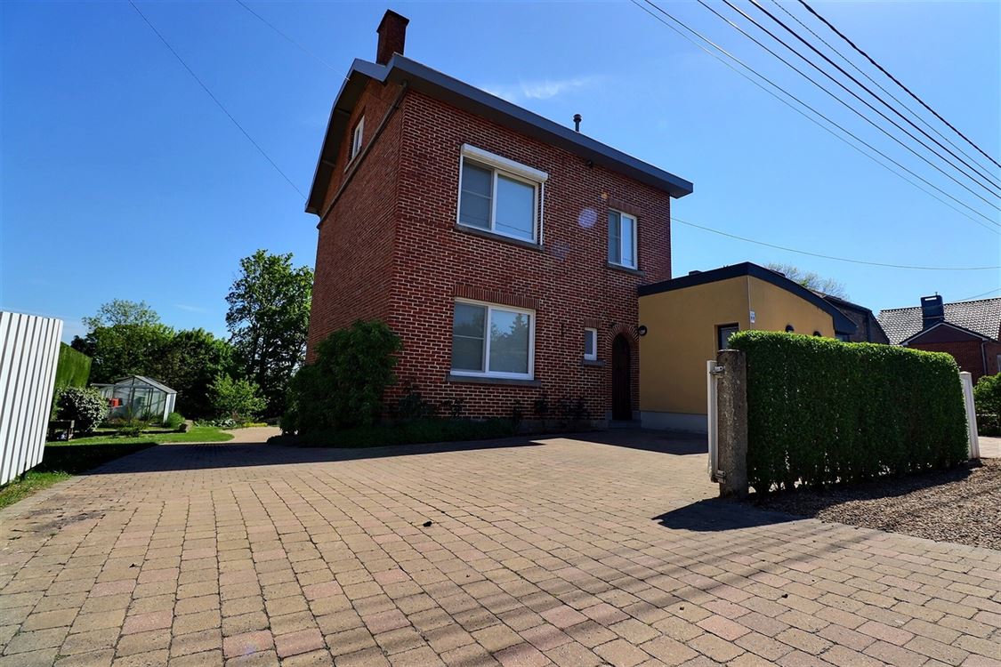 Villa/maison/ferme à BOUGE (5 chambres)