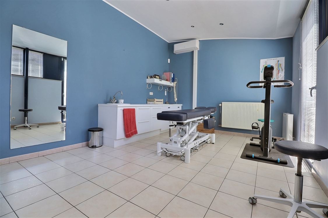 Villa/maison/ferme à BOUGE (5 chambres)