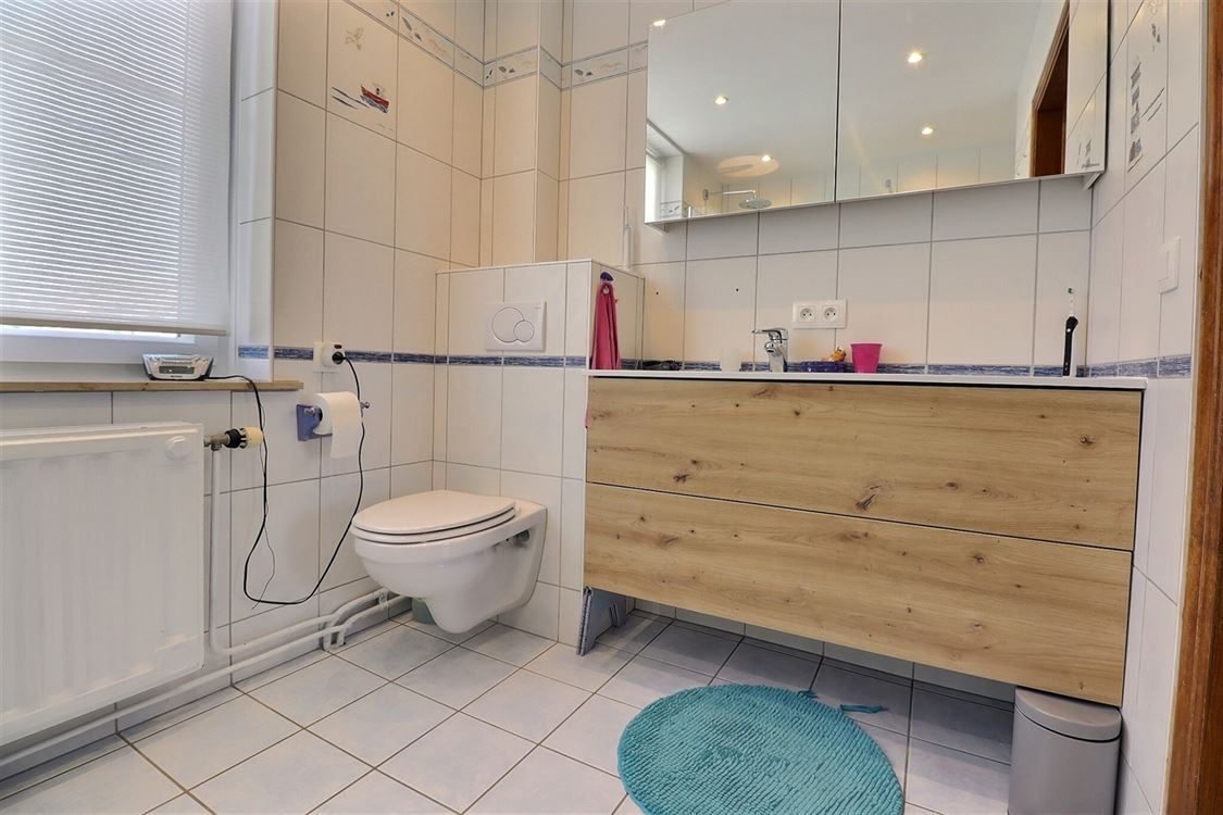 Villa/maison/ferme à BOUGE (5 chambres)