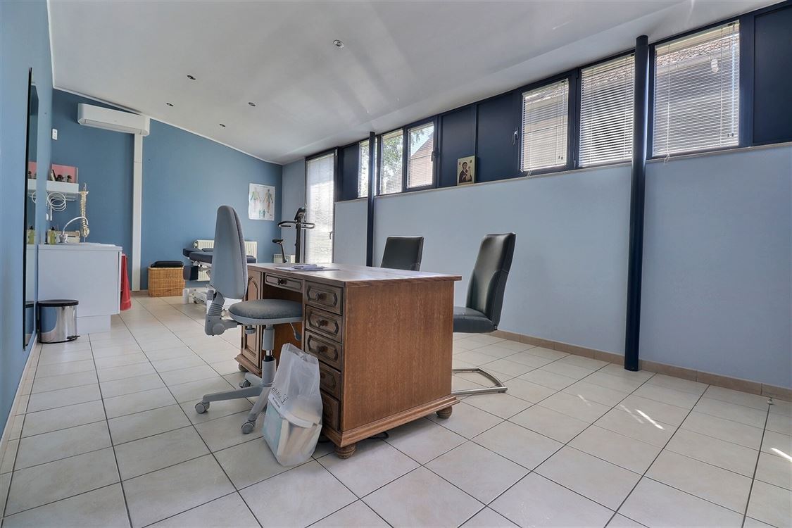 Villa/maison/ferme à BOUGE (5 chambres)