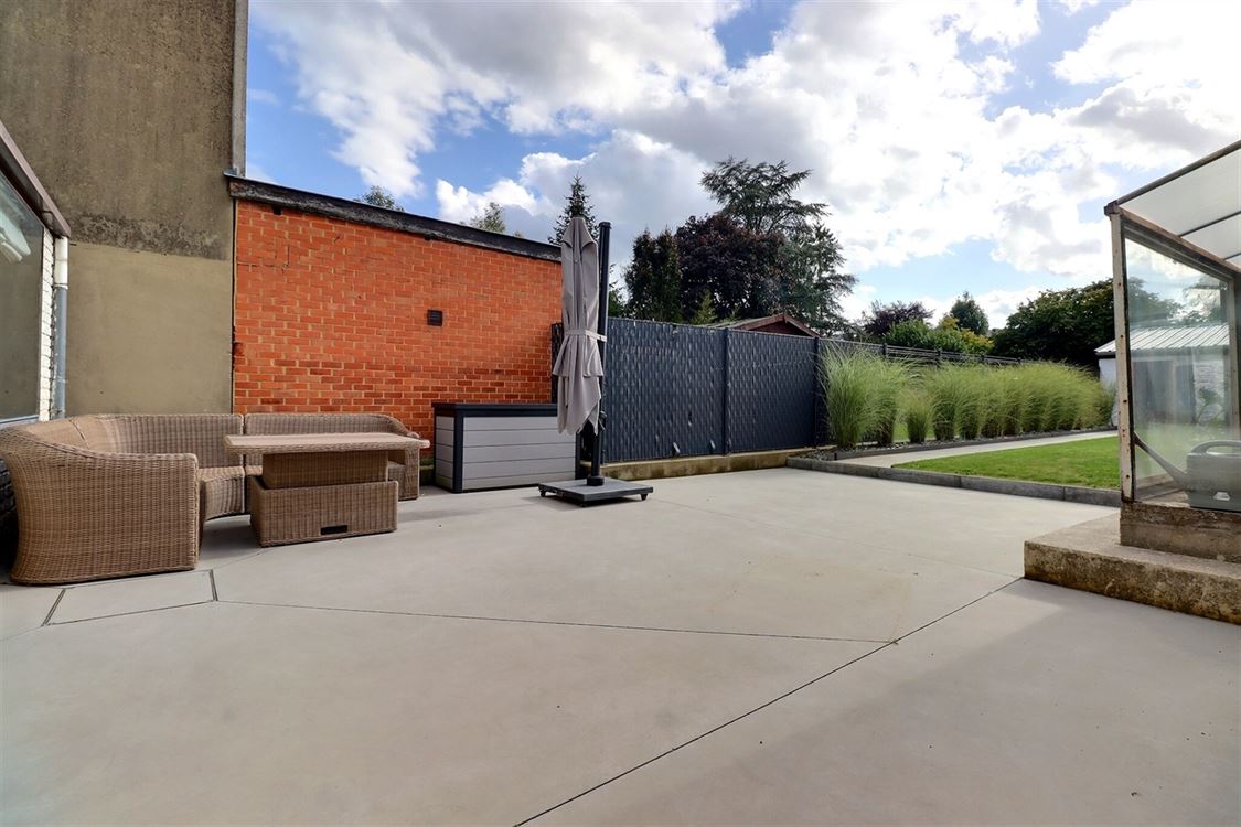 Villa/maison/ferme à ANHÉE (2 chambres)