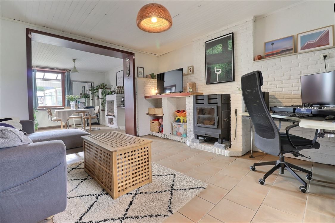 Villa/maison/ferme à ANHÉE (2 chambres)