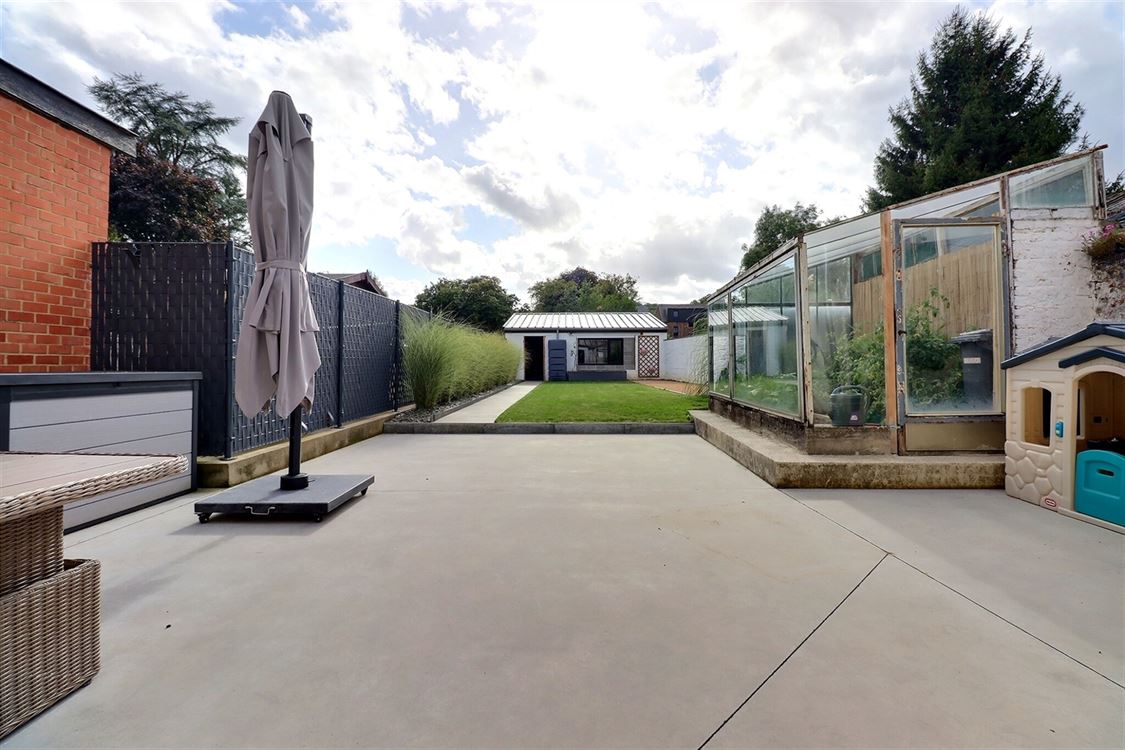 Villa/maison/ferme à ANHÉE (2 chambres)