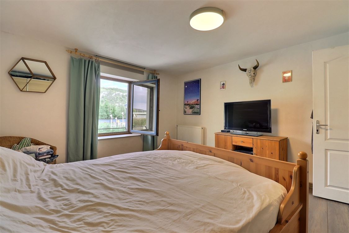 Villa/maison/ferme à ANHÉE (2 chambres)