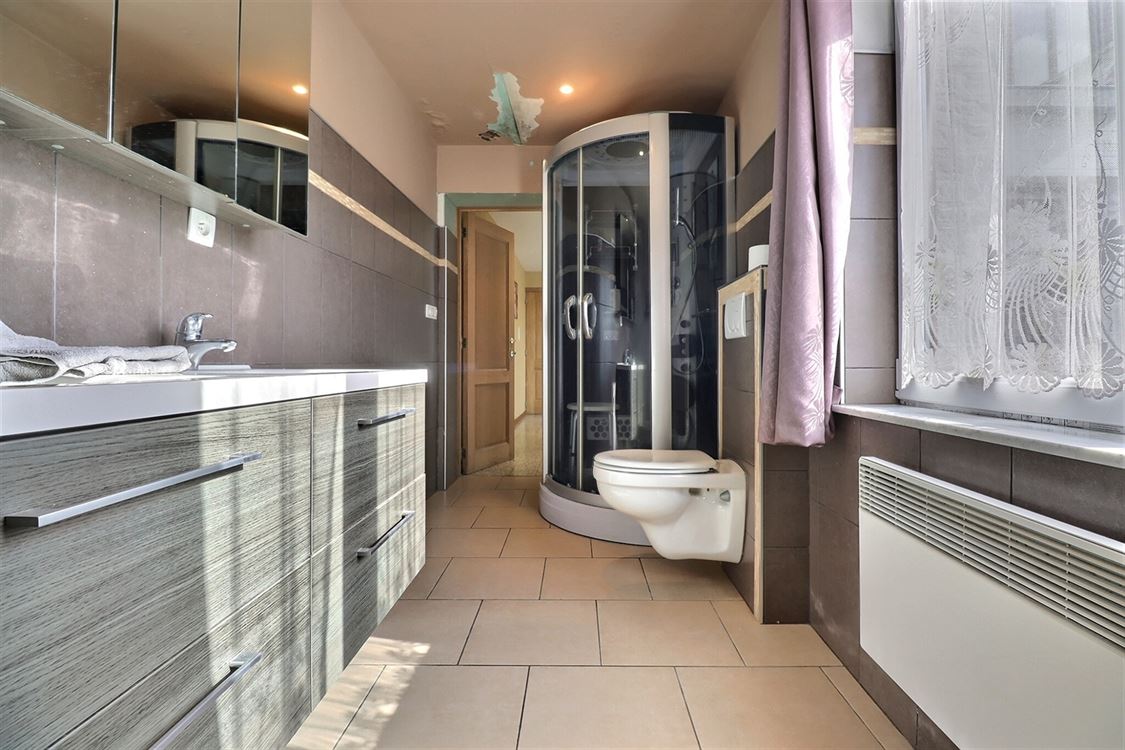 Villa/maison/ferme à Saint-Servais (3 chambres)