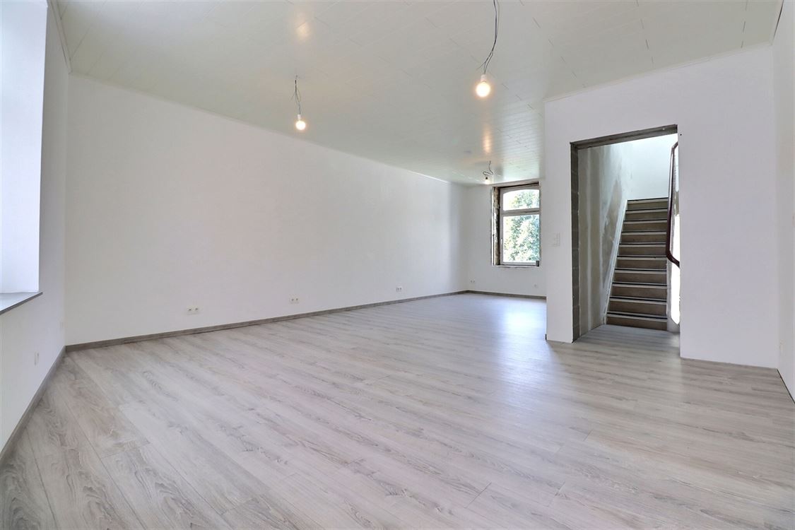 Villa/maison/ferme à Saint-Servais (3 chambres)