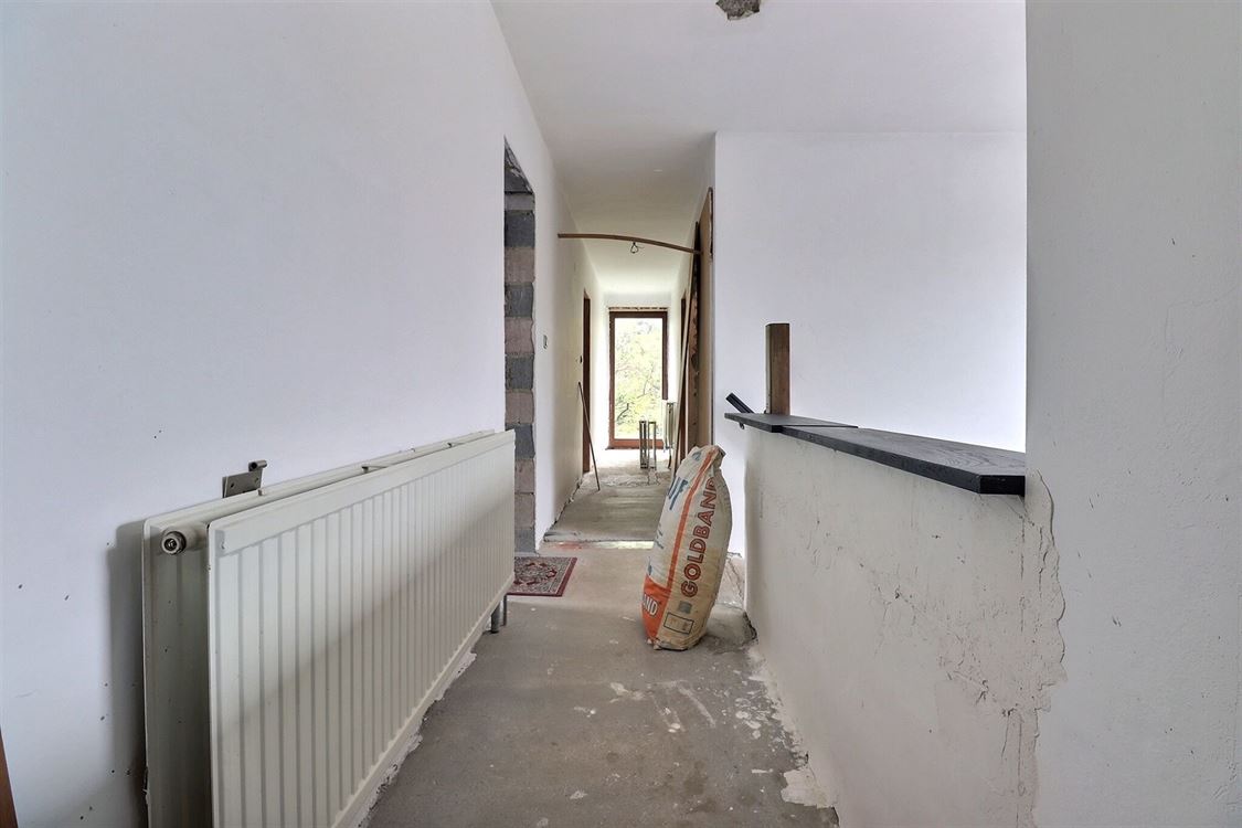 Villa/maison/ferme à BOIS-DE-VILLERS (6 chambres)