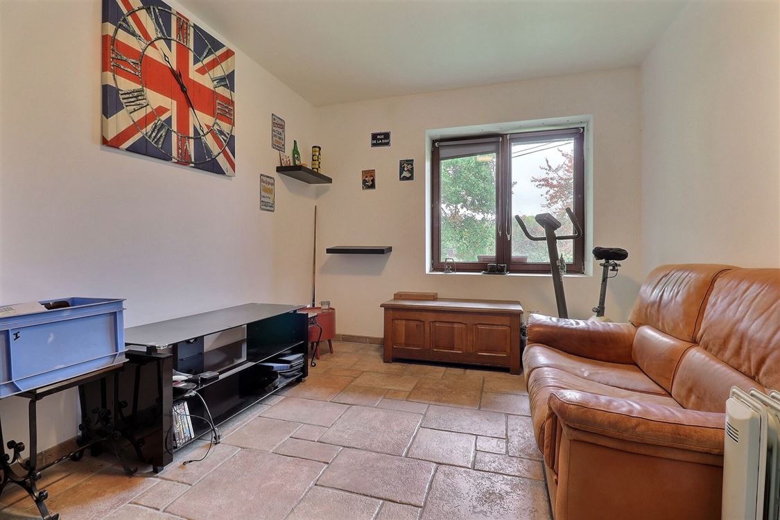 Villa/maison/ferme à BOIS-DE-VILLERS (6 chambres)