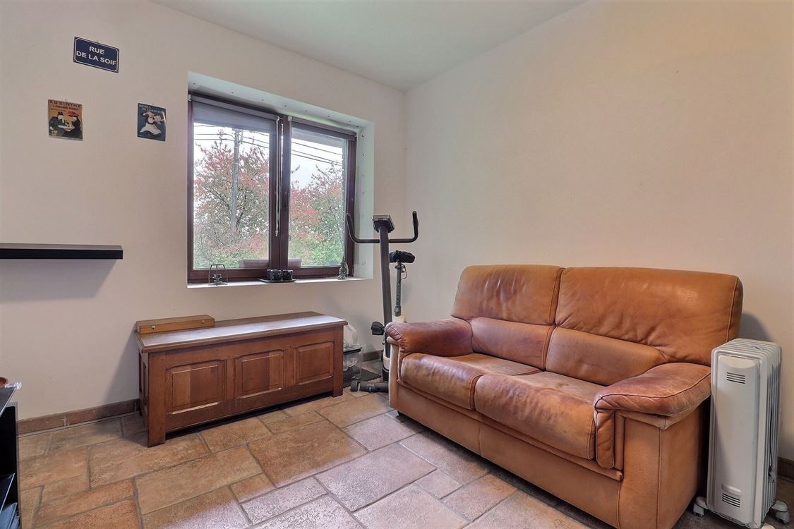 Villa/maison/ferme à BOIS-DE-VILLERS (6 chambres)