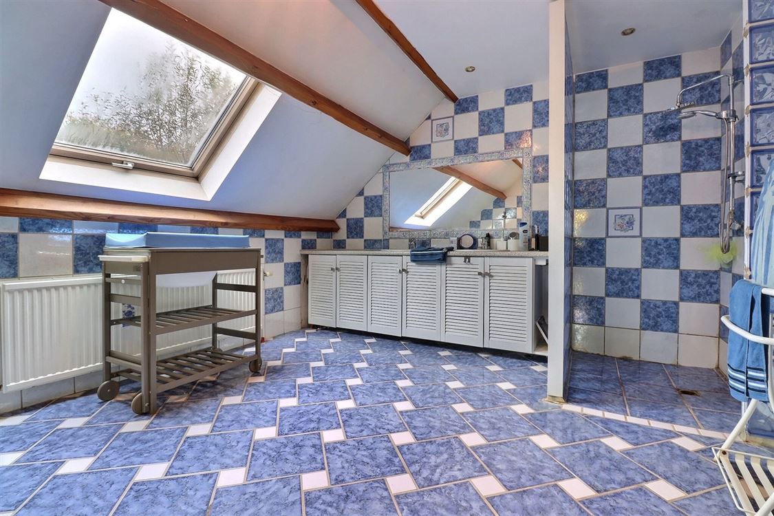 Villa/maison/ferme à BOIS-DE-VILLERS (6 chambres)