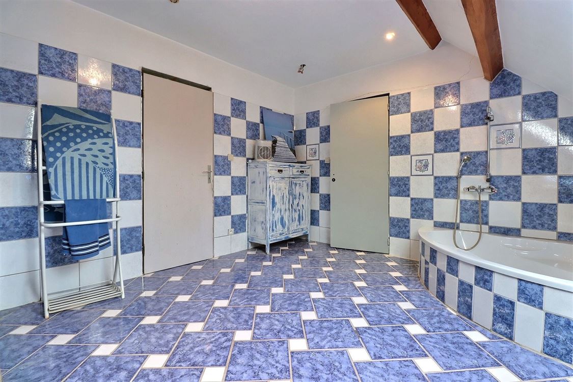 Villa/maison/ferme à BOIS-DE-VILLERS (6 chambres)