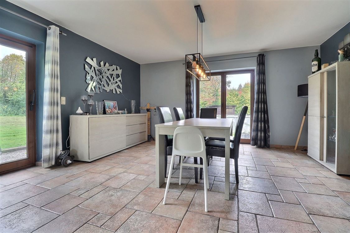 Villa/maison/ferme à BOIS-DE-VILLERS (6 chambres)