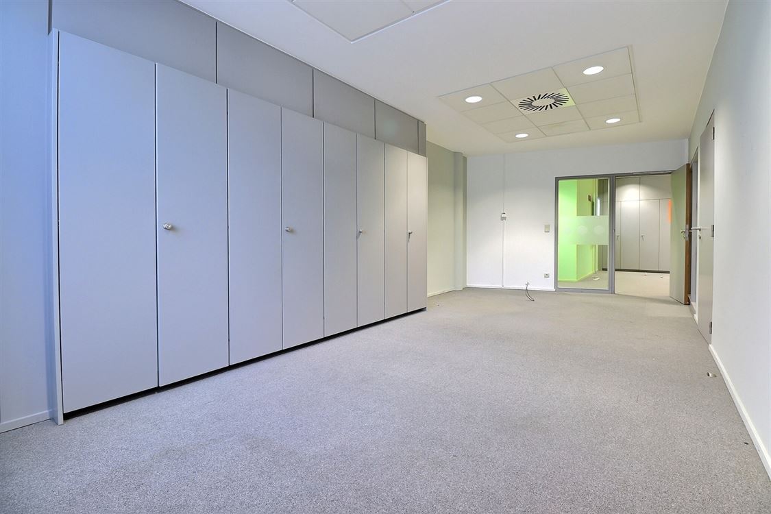 Local commercial à WÉPION (0 chambre)