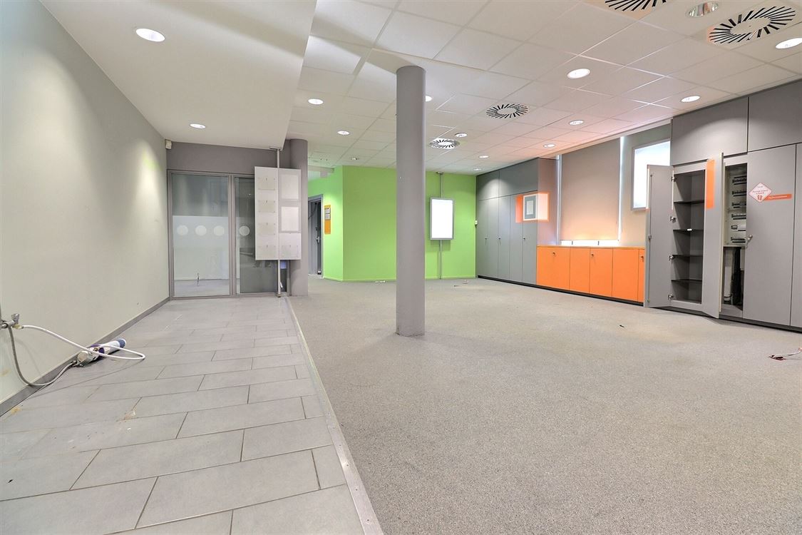 Local commercial à WÉPION (0 chambre)