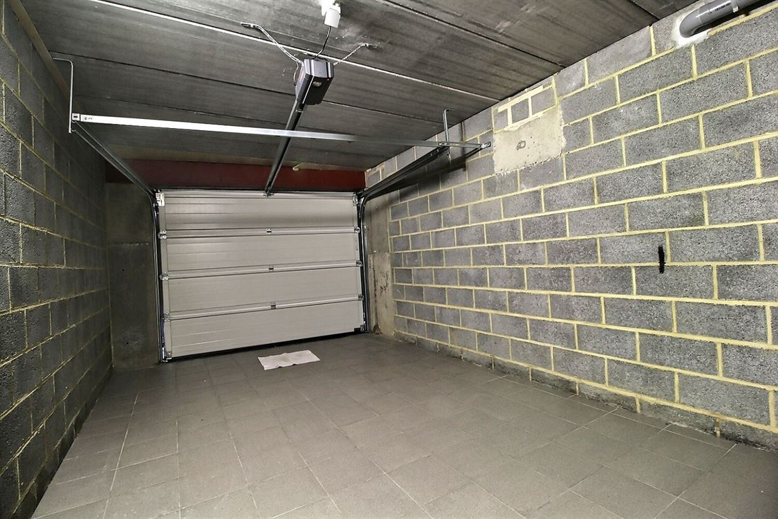 Villa/maison/ferme à JAMBES (4 chambres)